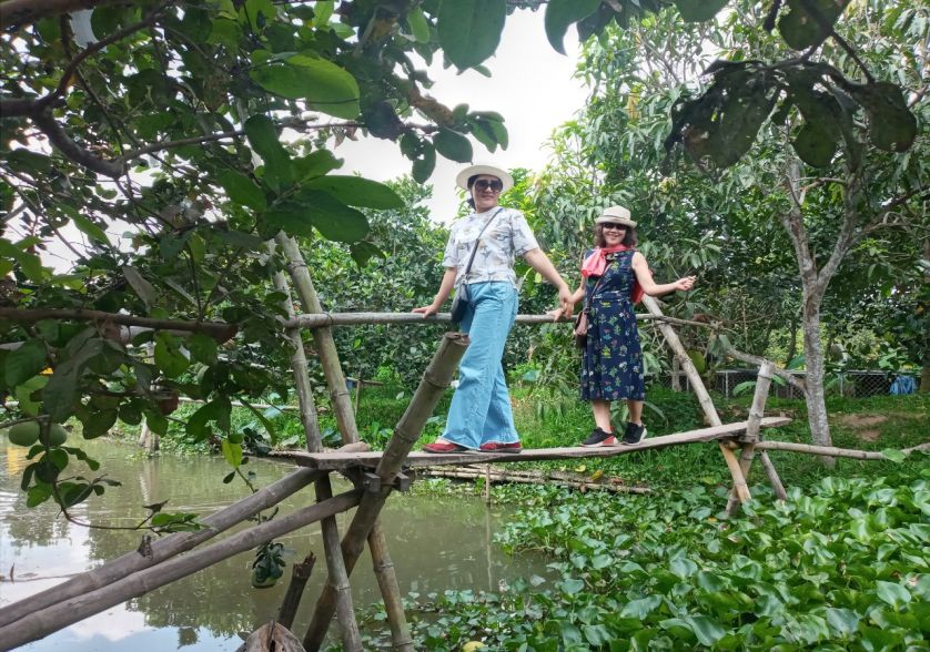đi cầu khỉ cồn Sơn -  tour miền tây 2 ngày 1 đêm