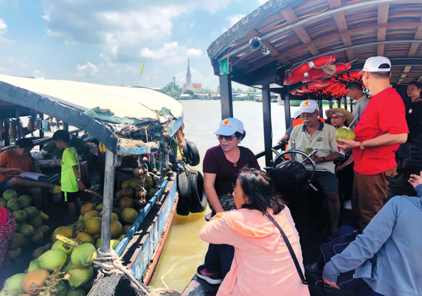 chợ nổi Cái Bè